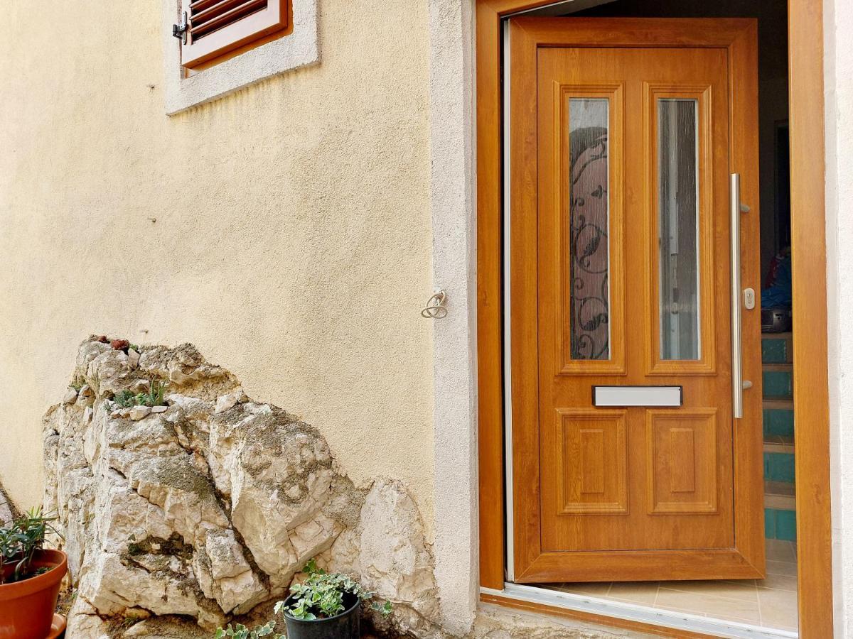 Sha La La: Historic Castle-Side Studio with Modern Amenities Bakar Exterior photo